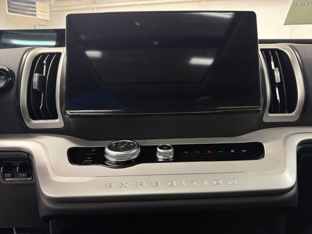 Certified 2025 Ford Expedition Active RWD image 22