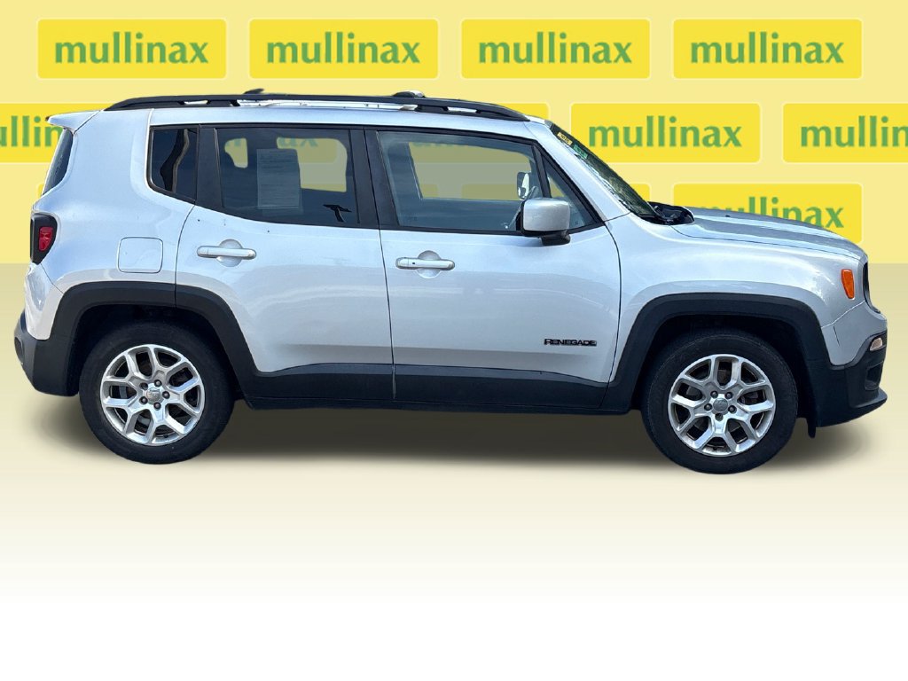 Used 2018 Jeep Renegade Latitude FWD image 26