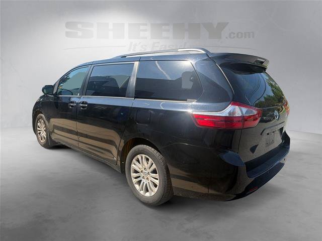 Used 2017 Toyota Sienna XLE w/ XLE Navigation Package FWD image 15