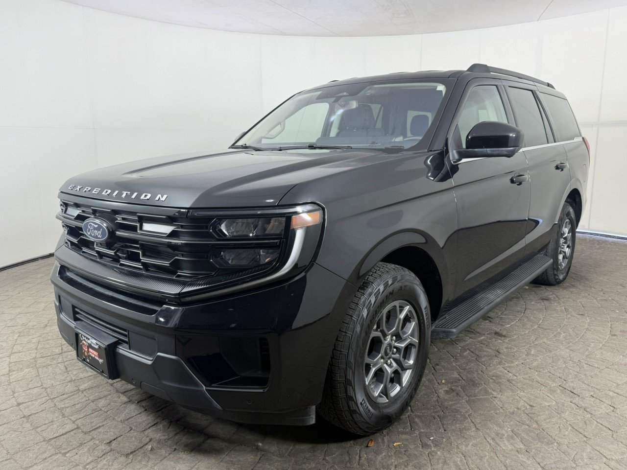 Certified 2025 Ford Expedition Active AWD/4WD image 3