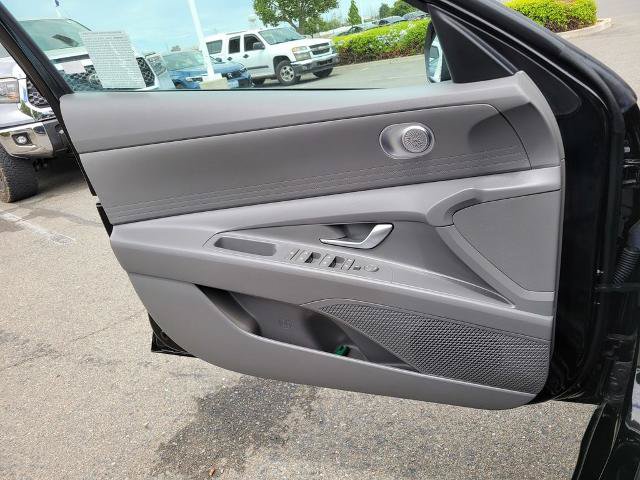Used 2023 Hyundai Elantra SEL FWD image 27