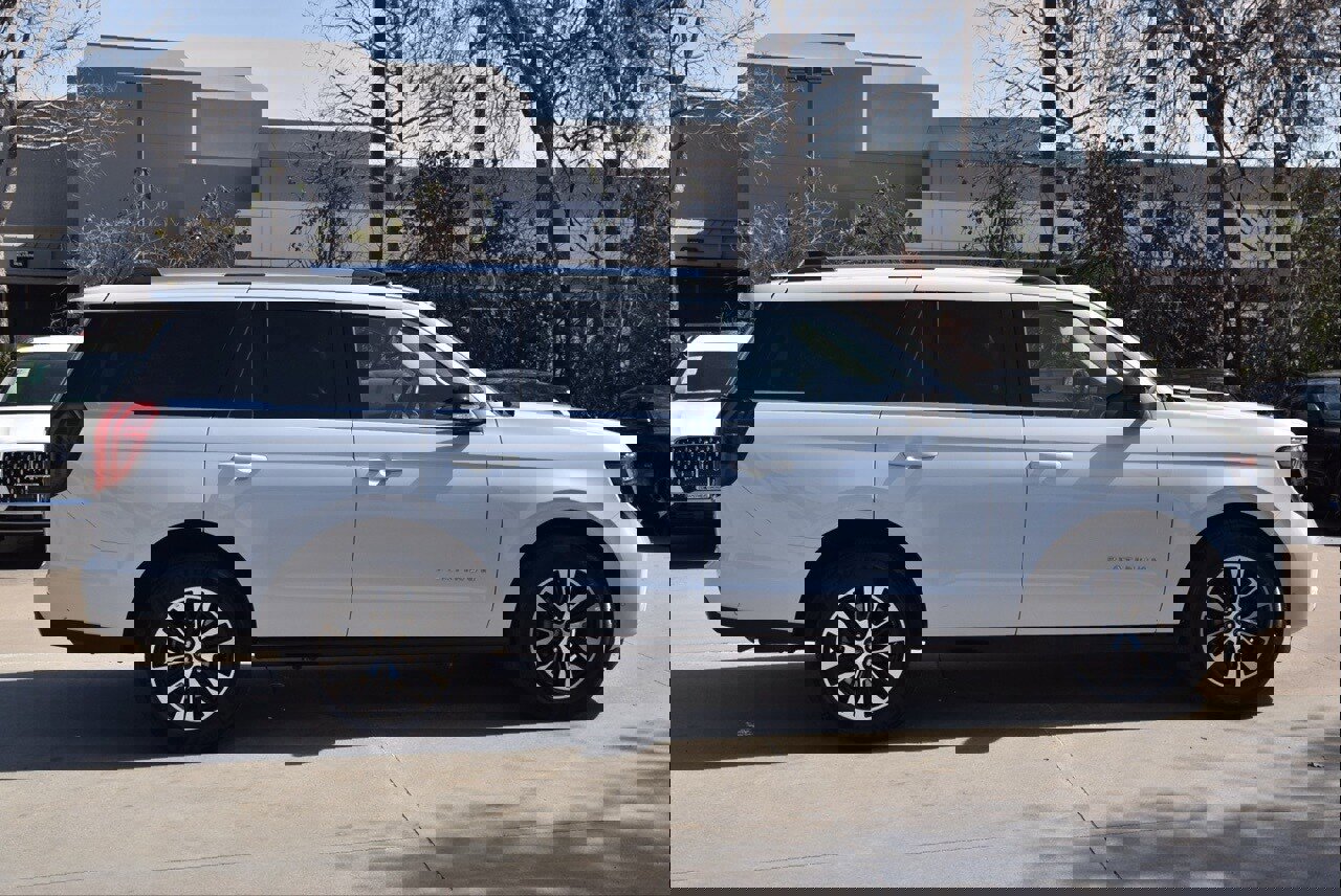 Certified 2025 Ford Expedition Platinum image 10
