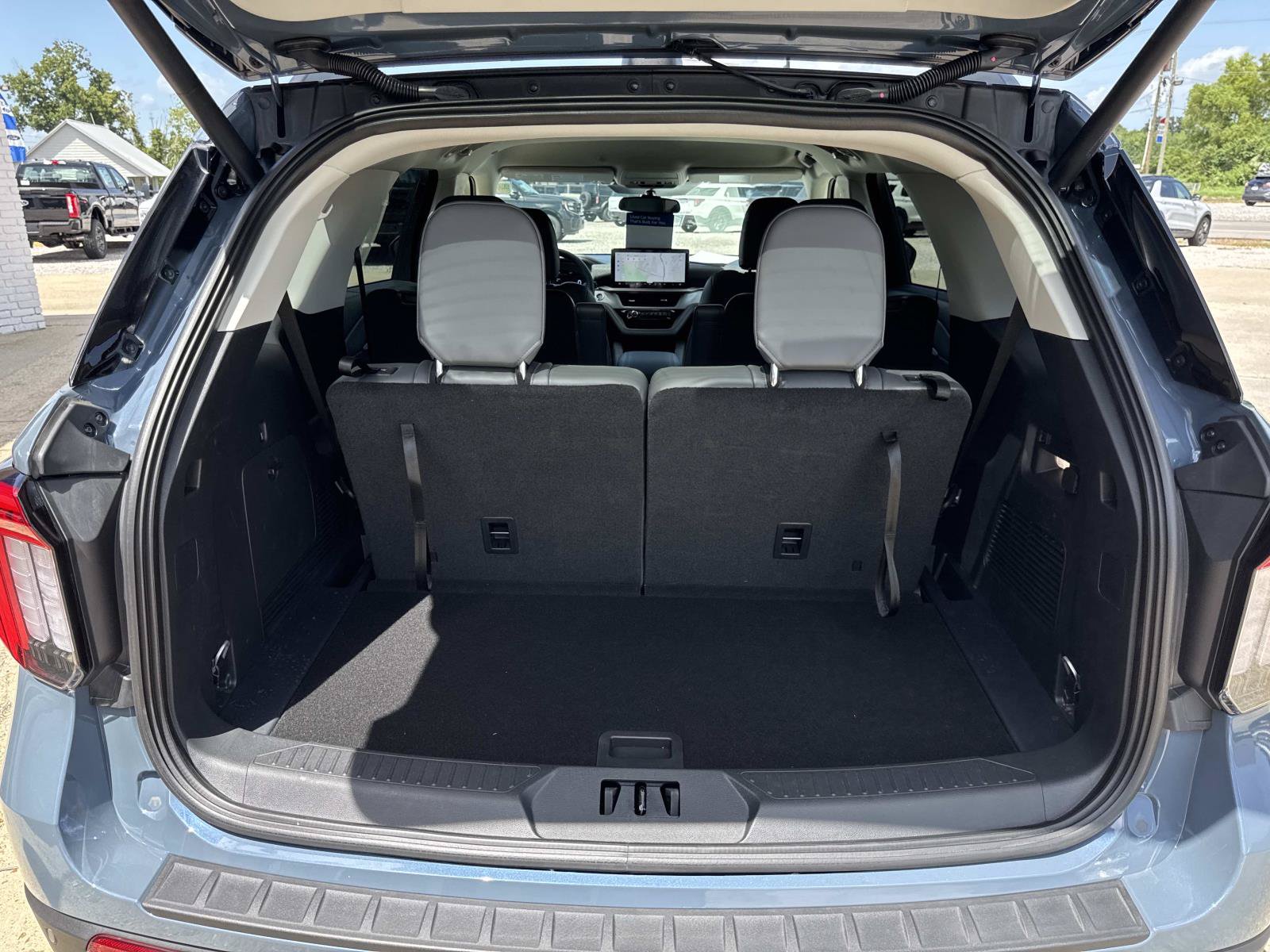 Certified 2026 Ford Explorer Active w/ Active Comfort Package RWD image 8