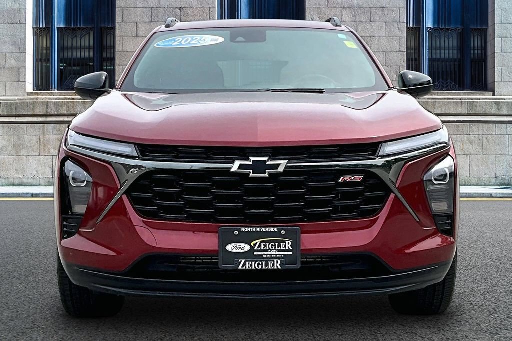 Used 2025 Chevrolet Trax RS w/ Sunroof Package FWD image 3