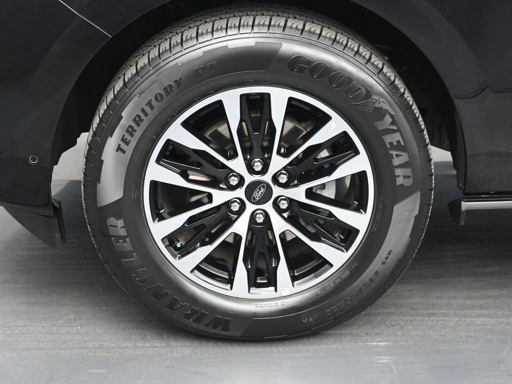 Certified 2025 Ford Expedition Max Platinum image 36