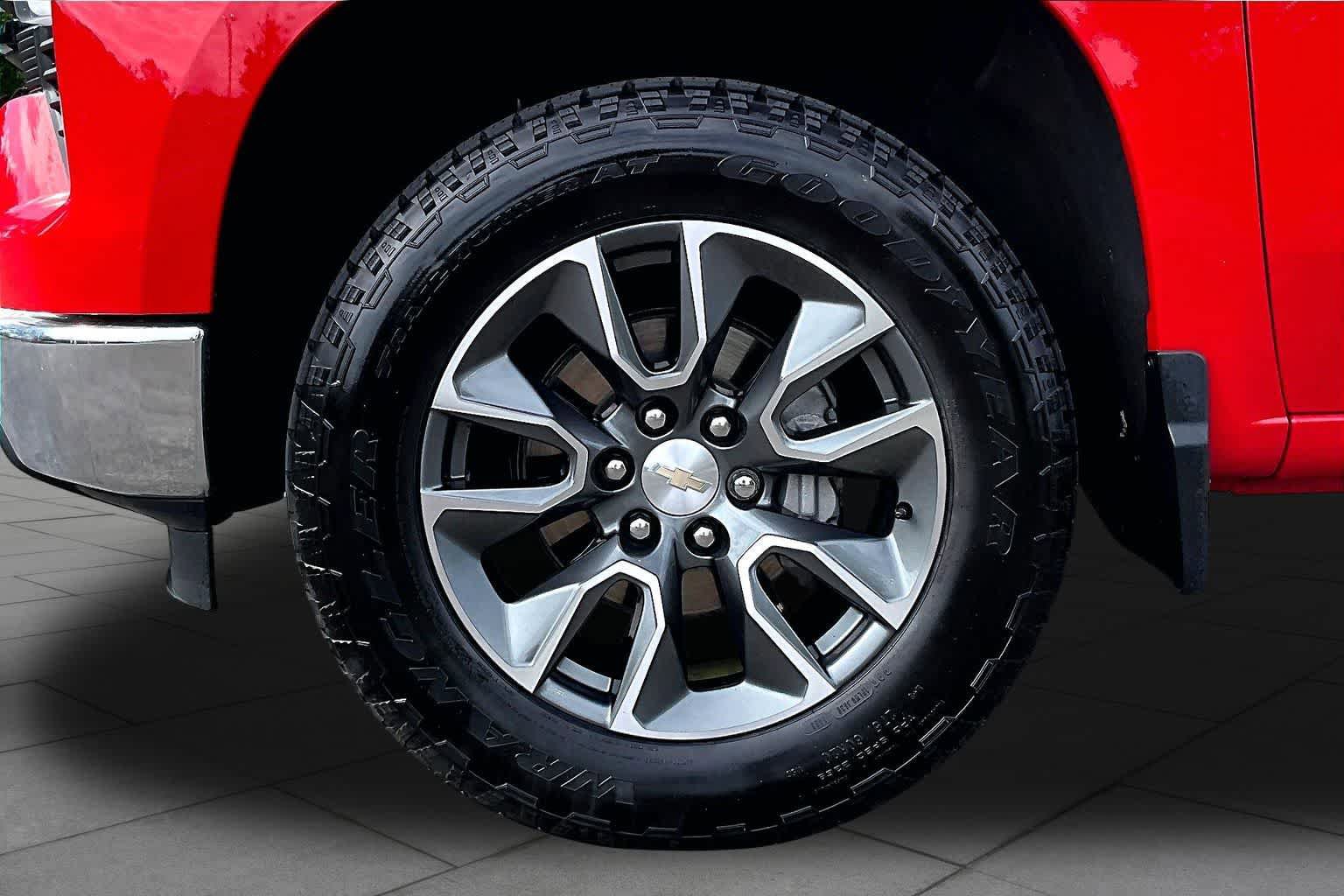 Used 2023 Chevrolet Silverado 1500 LT AWD/4WD image 11