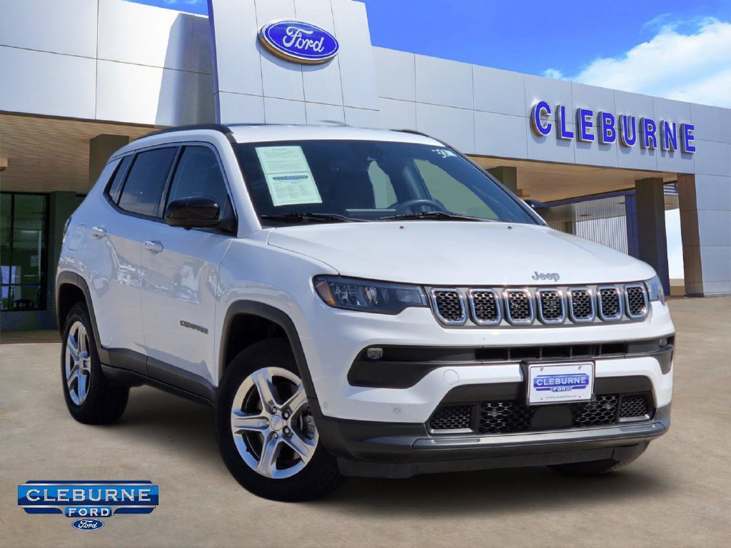Used 2023 Jeep Compass Latitude w/ Convenience Group AWD/4WD image 1