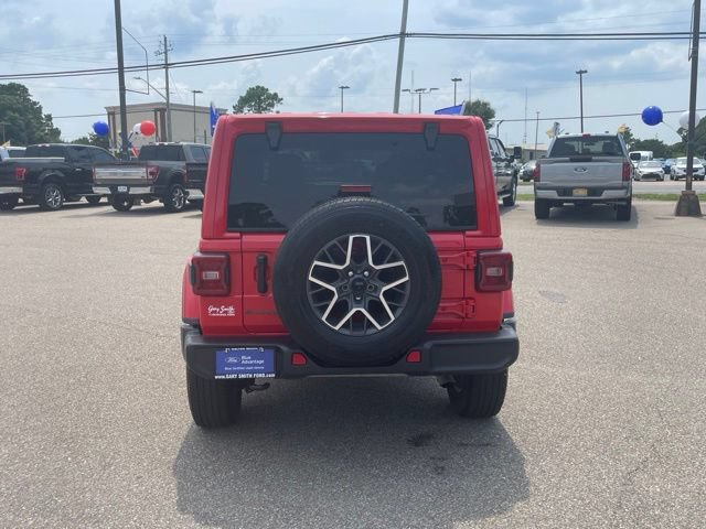 Used 2025 Jeep Wrangler Unlimited Sahara AWD/4WD image 3