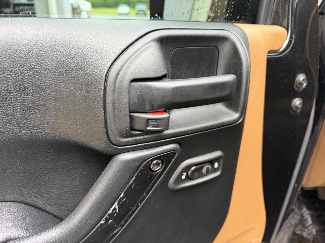 Used 2017 Jeep Wrangler Unlimited Sahara w/ Connectivity Group AWD/4WD image 18