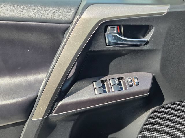 Used 2018 Toyota RAV4 XLE FWD image 22