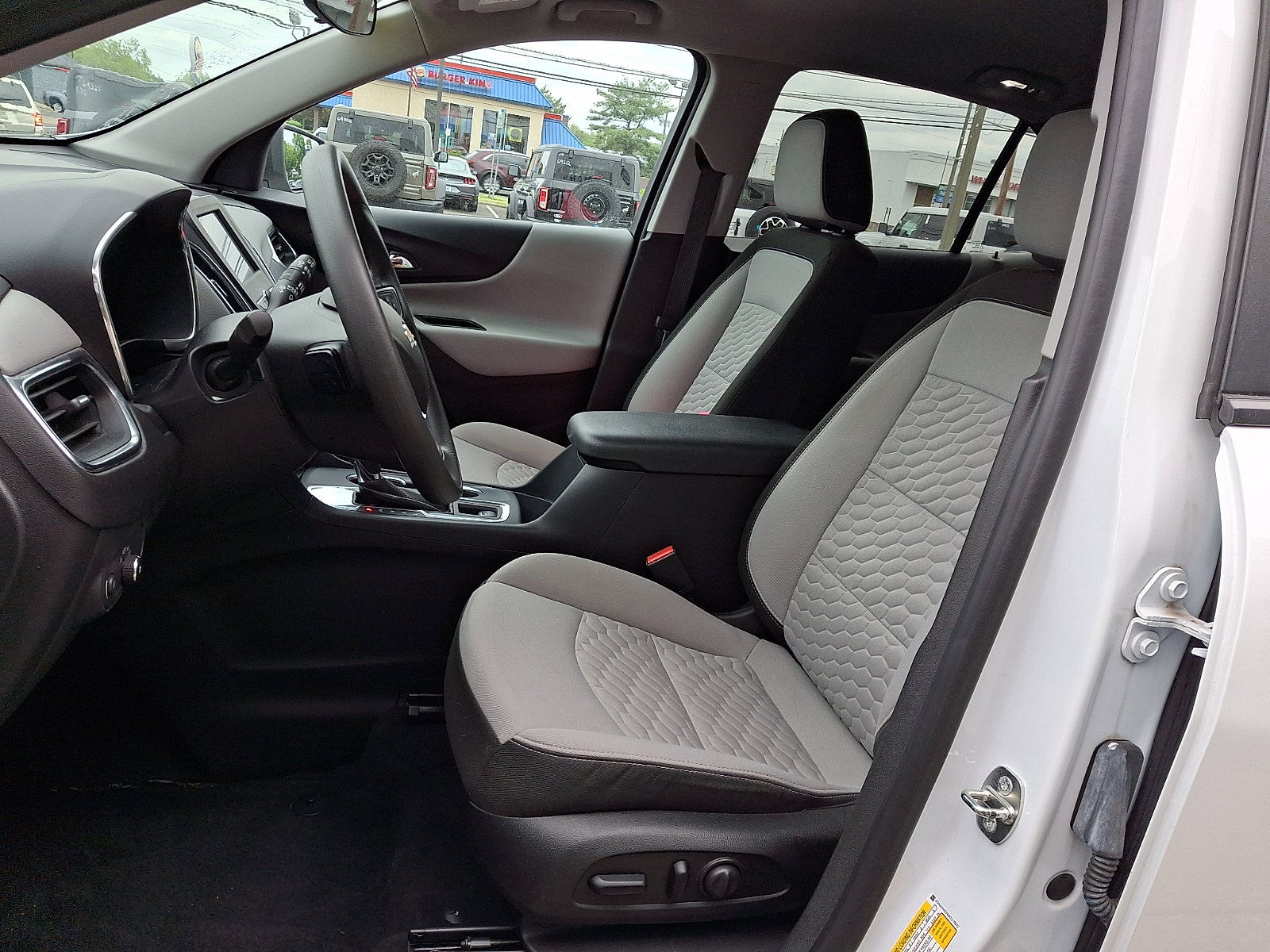 Used 2021 Chevrolet Equinox LS w/ LS Convenience Package FWD image 15