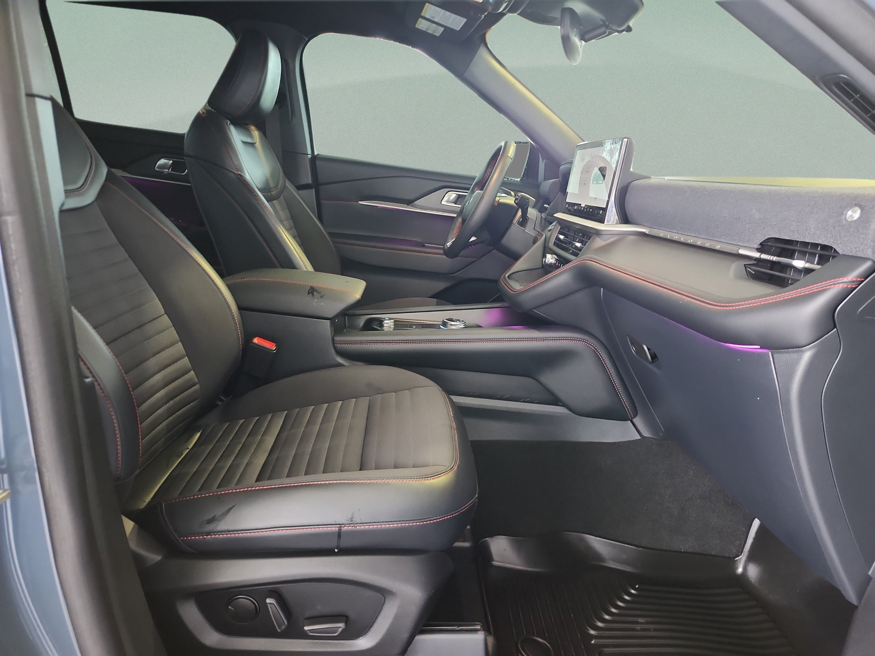 Certified 2025 Ford Explorer ST-Line w/ Premium Package RWD image 20