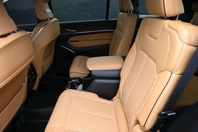 Used 2025 Jeep Grand Cherokee L Summit AWD/4WD image 10
