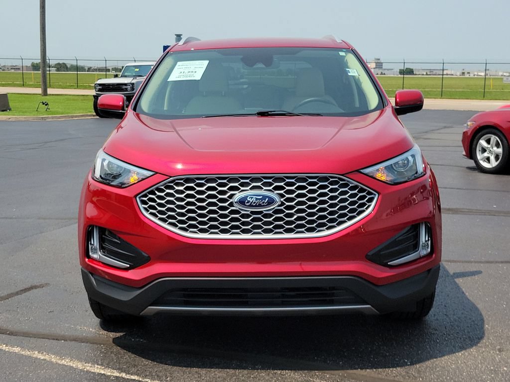 Certified 2024 Ford Edge SEL w/ Convenience Package AWD/4WD image 2