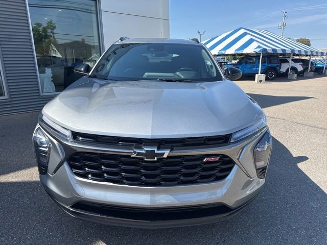 Used 2025 Chevrolet Trax RS w/ Sunroof Package FWD image 3