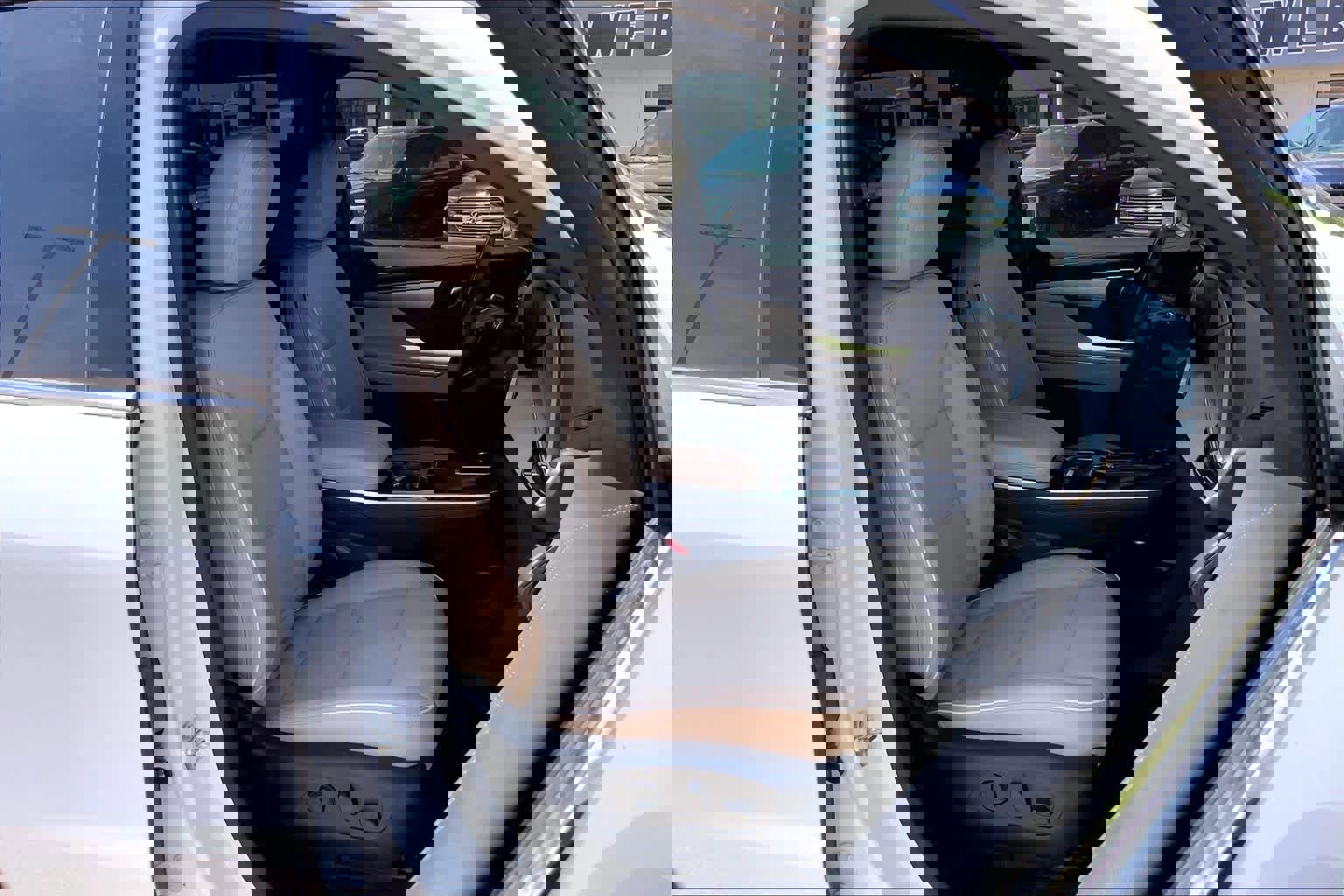 Used 2025 Buick Enclave Preferred FWD image 11