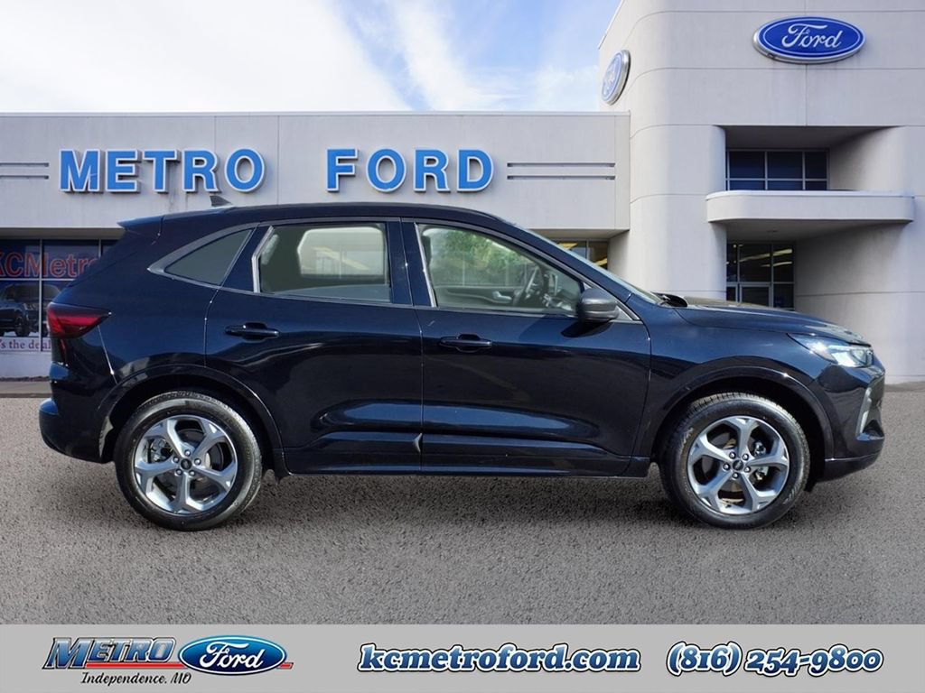 Certified 2024 Ford Escape ST-Line AWD/4WD image 2