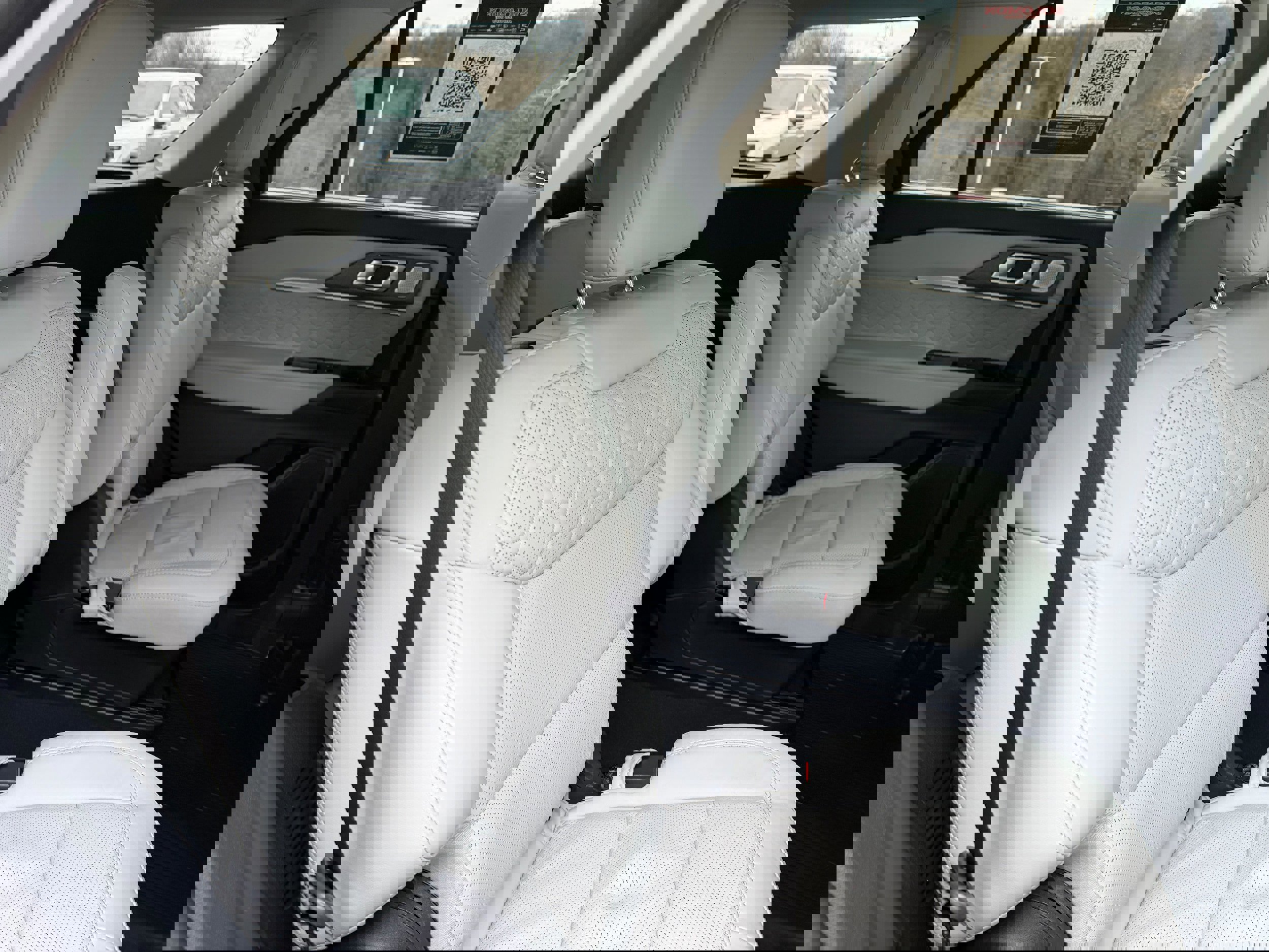 Certified 2025 Ford Explorer Platinum w/ LUX Leather Package image 23