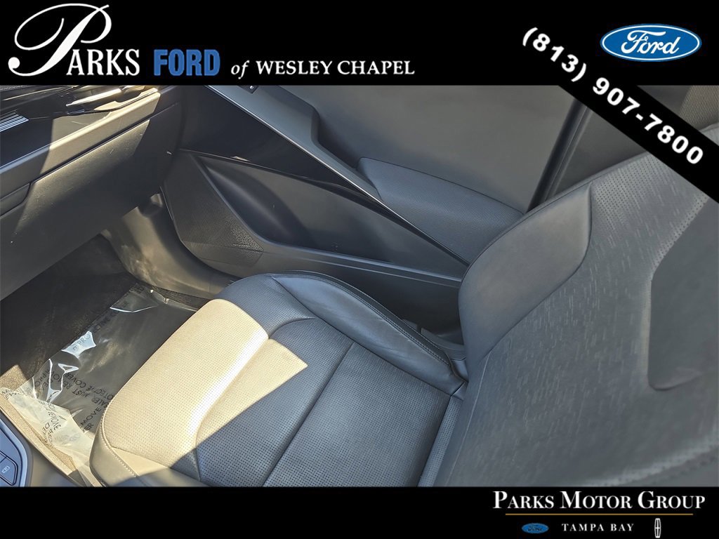 Used 2023 Kia Niro SX Touring image 14