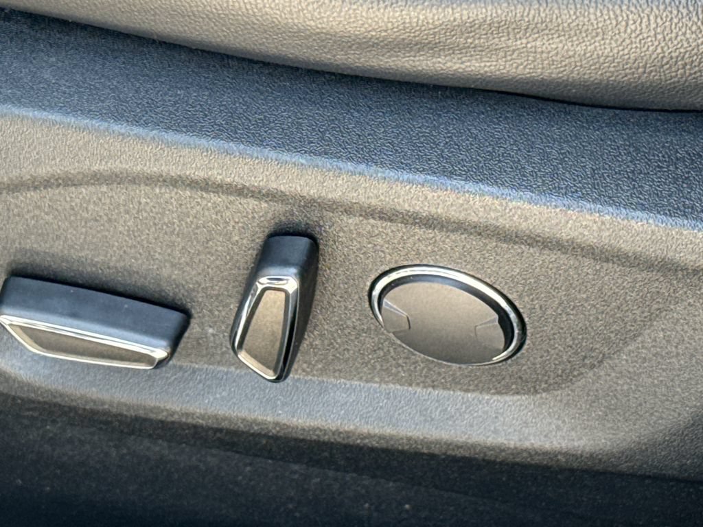 Certified 2018 Ford Edge Titanium FWD image 24