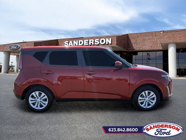 Used 2023 Kia Soul LX FWD image 2