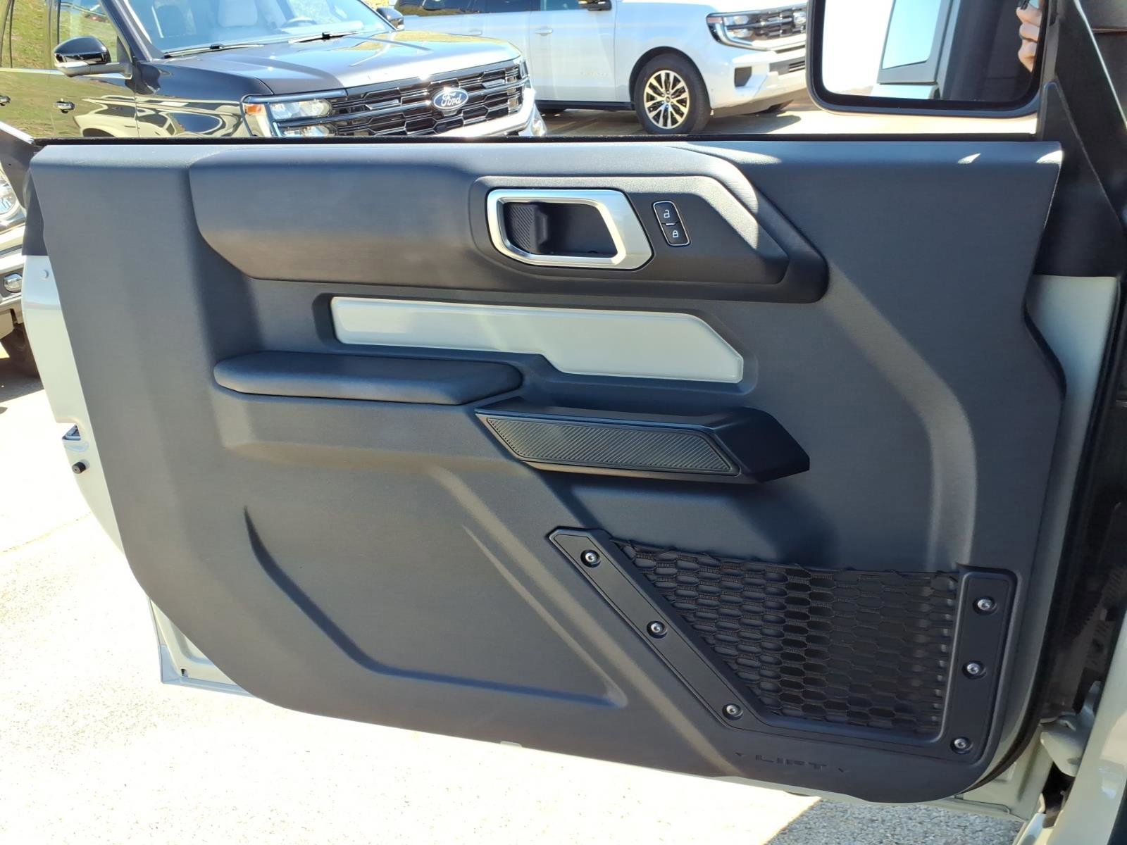 Certified 2025 Ford Bronco Badlands w/ Sasquatch Package image 7