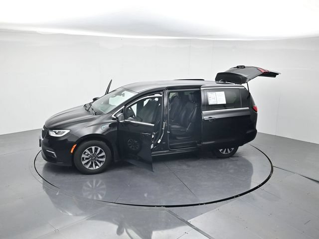 Used 2025 Chrysler Pacifica Select FWD image 44