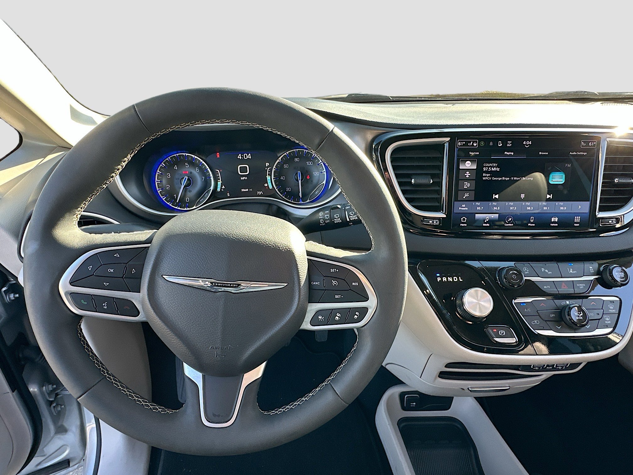 Used 2024 Chrysler Pacifica Touring-L image 11