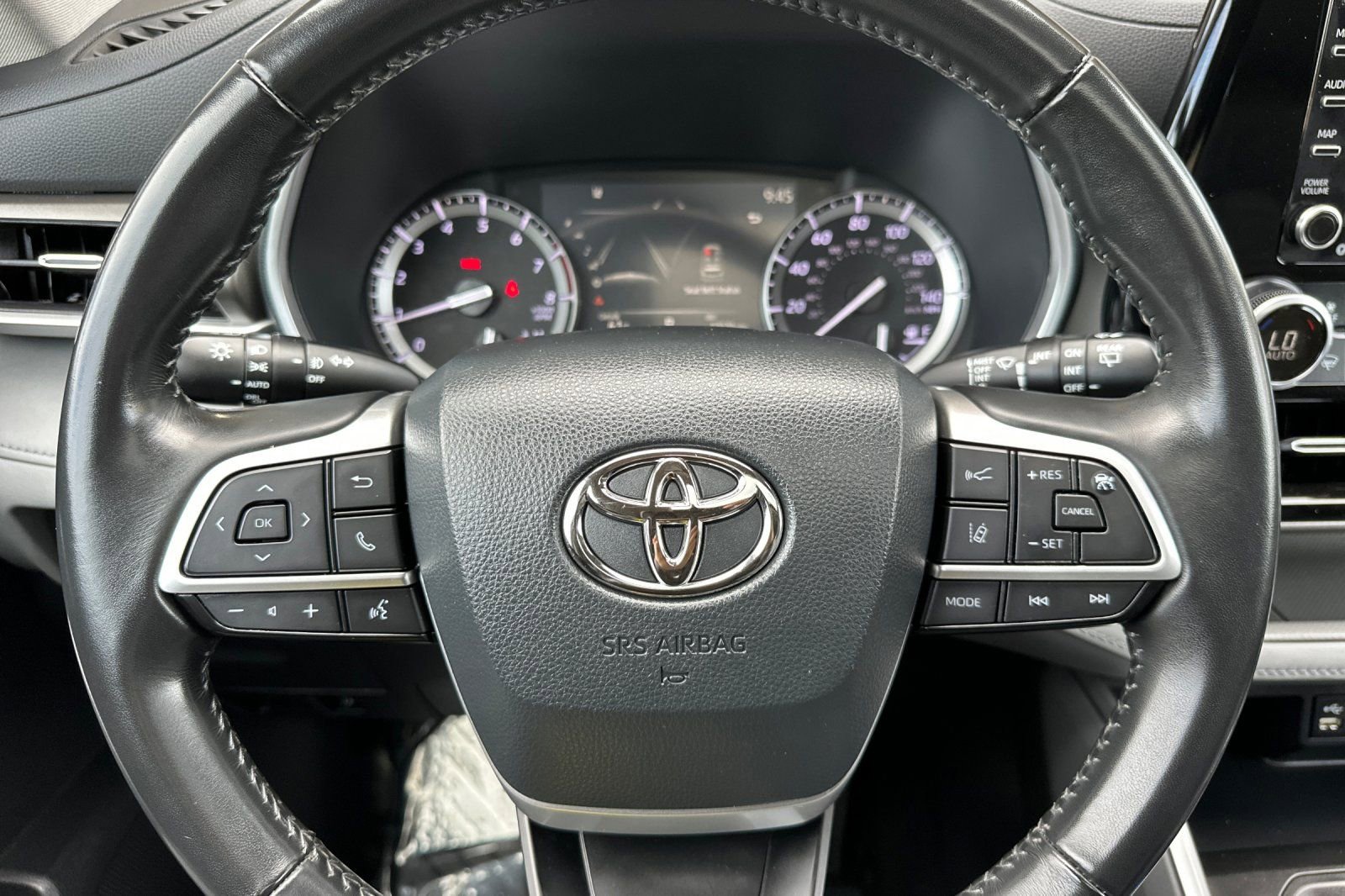 Used 2022 Toyota Highlander XLE AWD/4WD image 20