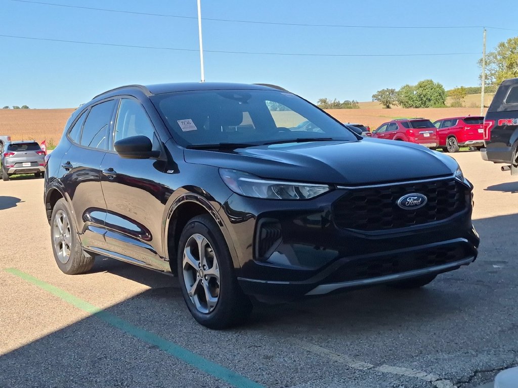 Certified 2024 Ford Escape ST-Line w/ Tech Pack #1 AWD/4WD image 1