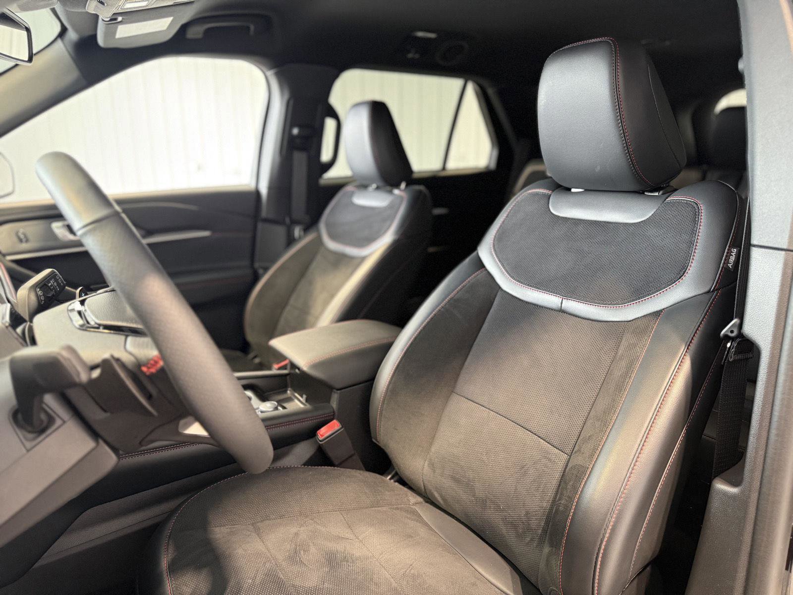 Certified 2025 Ford Explorer ST image 9