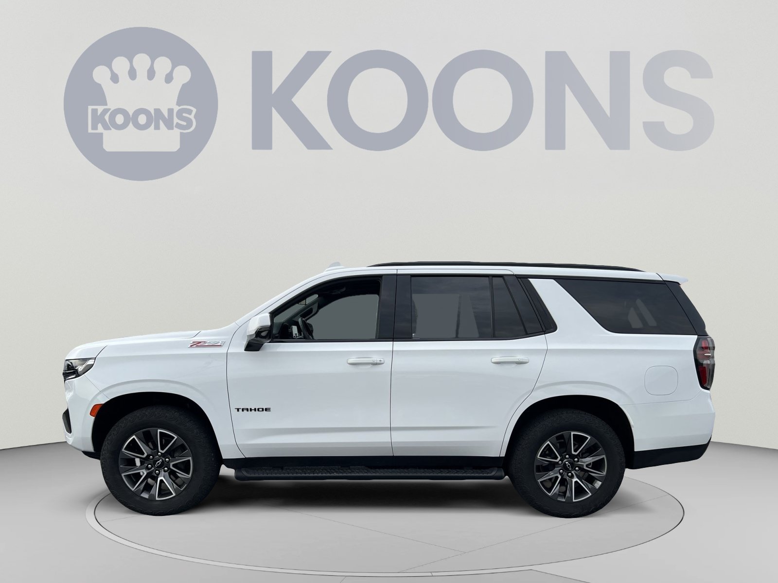 Used 2024 Chevrolet Tahoe Z71 w/ Luxury Package AWD/4WD image 2