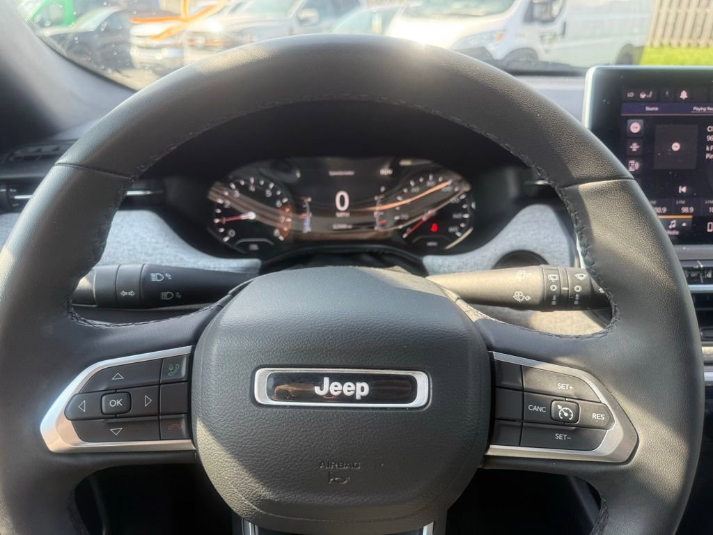 Used 2023 Jeep Compass Latitude w/ Convenience Group AWD/4WD image 17