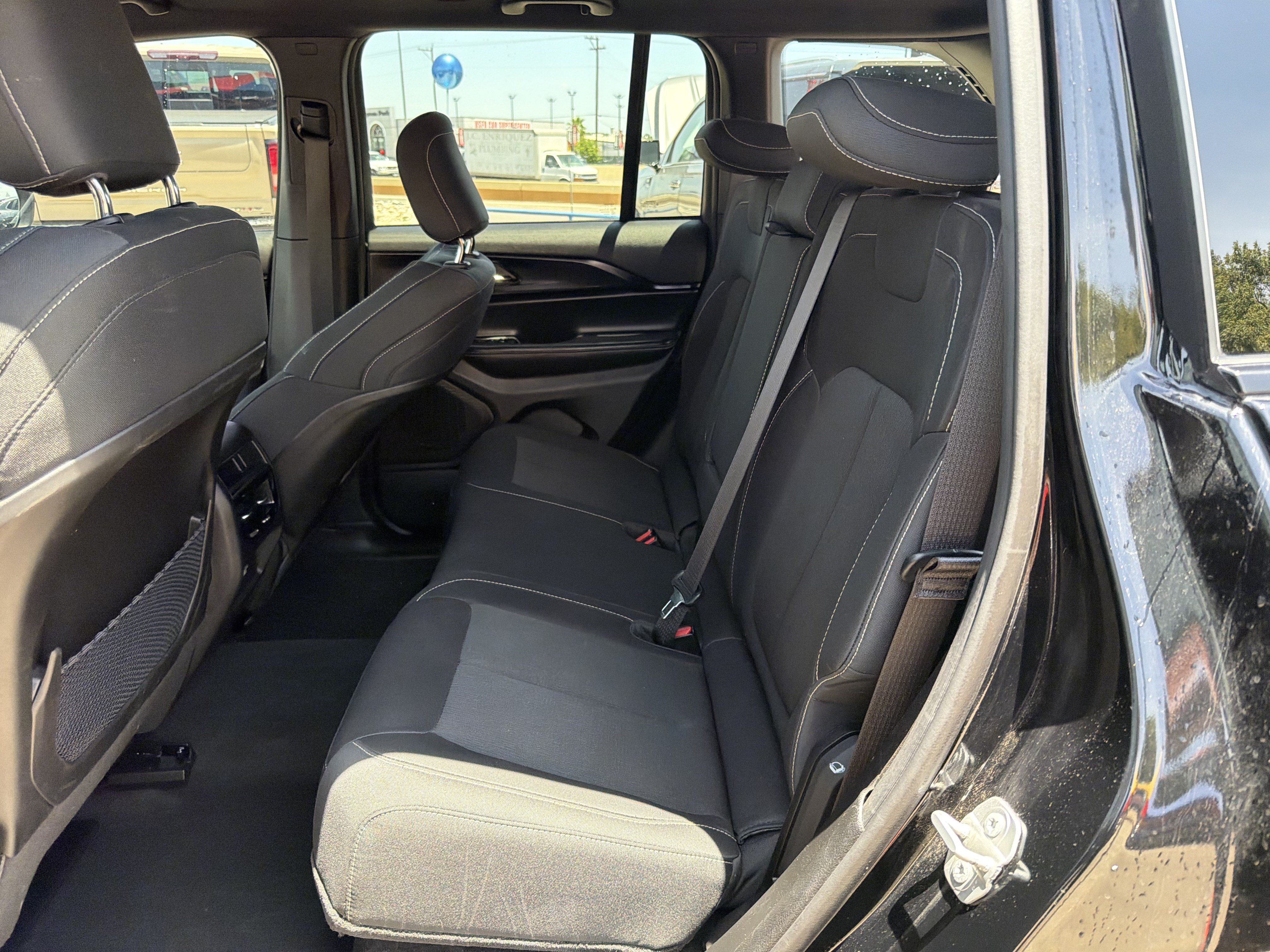 Used 2025 Jeep Grand Cherokee Laredo RWD image 11
