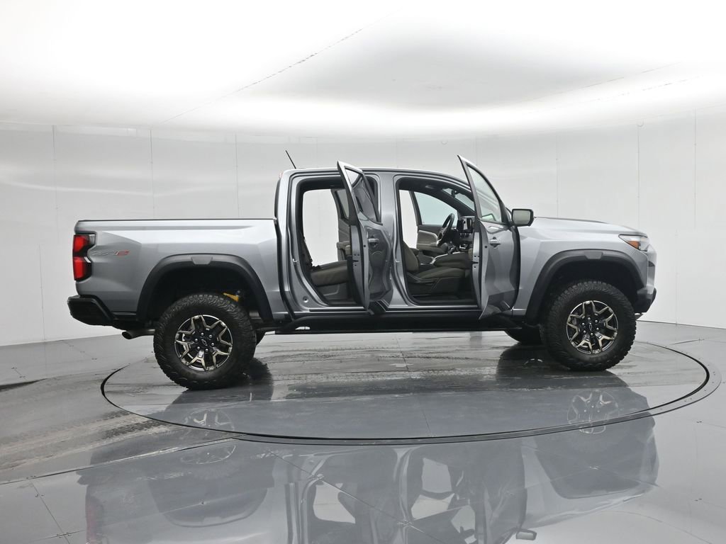 Used 2024 Chevrolet Colorado ZR2 w/ Technology Package image 5