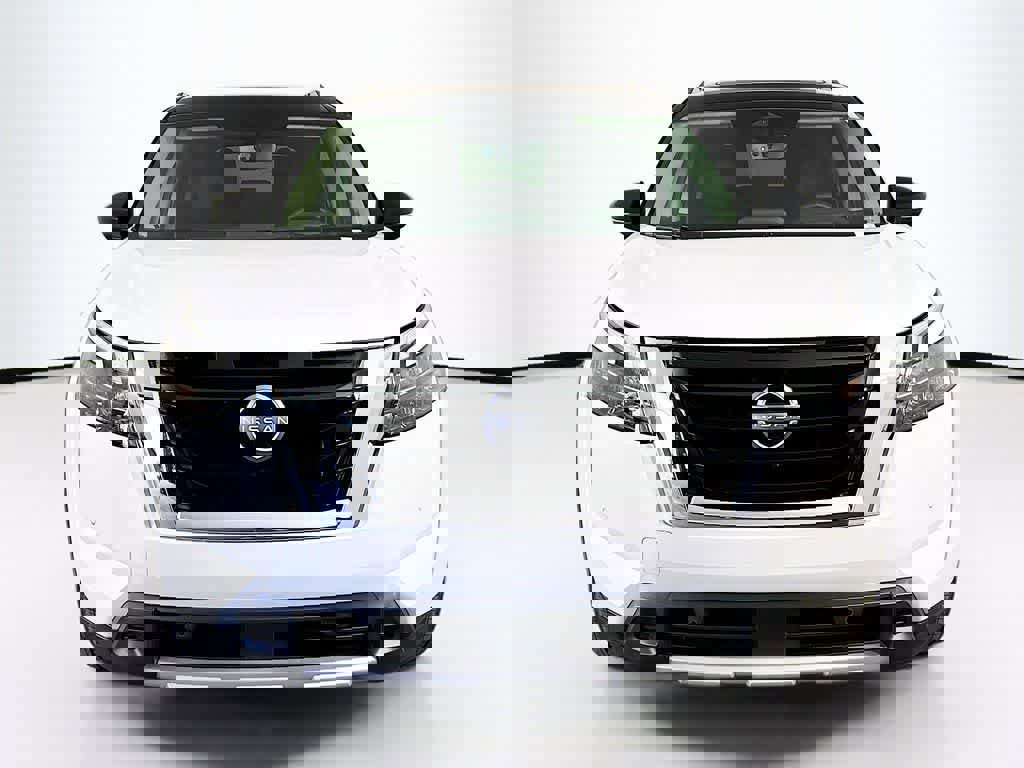 Used 2025 Nissan Pathfinder Platinum w/ Cargo Package image 8