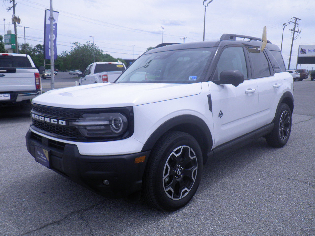 Certified 2025 Ford Bronco Sport Outer Banks w/ Outer Banks Tech Package+ AWD/4WD image 3
