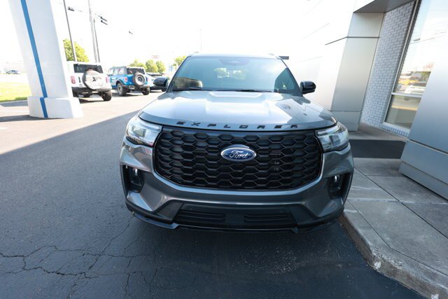 Certified 2025 Ford Explorer ST-Line w/ Premium Package AWD/4WD image 7