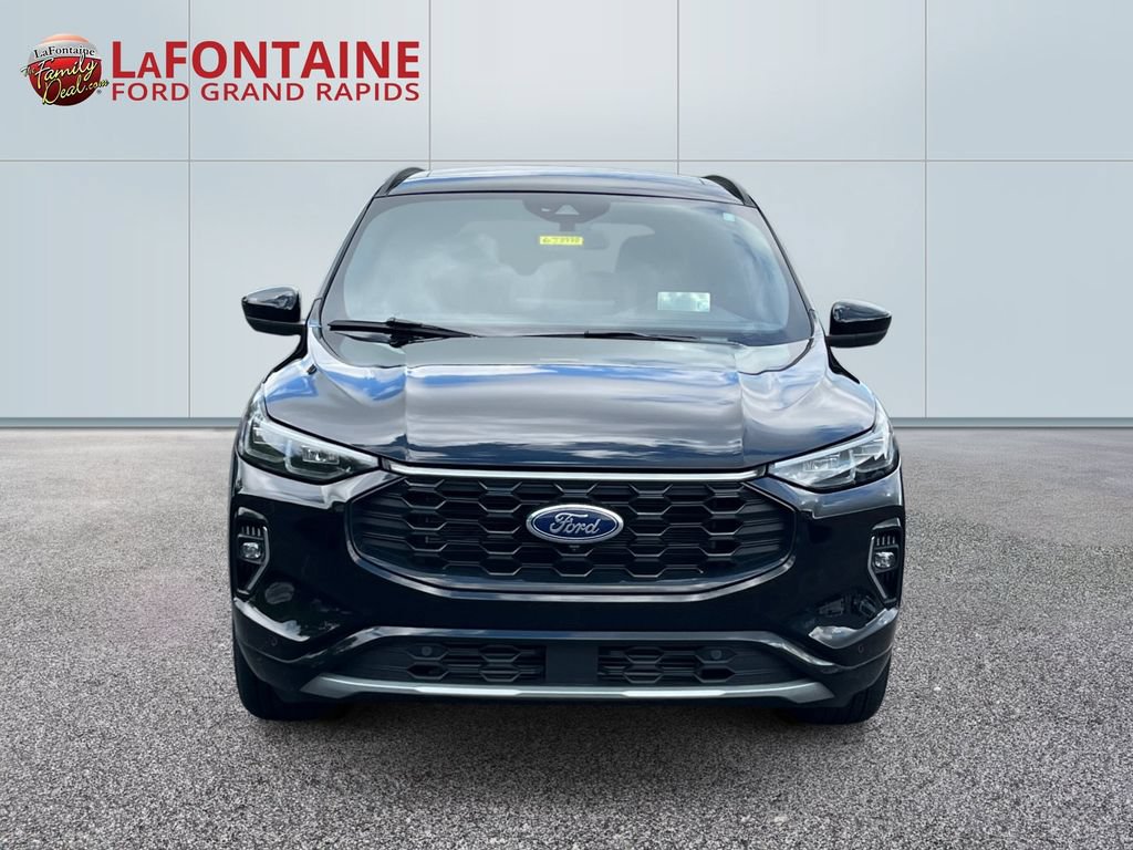 Certified 2023 Ford Escape ST-Line Elite w/ Premium Technology Package AWD/4WD image 2
