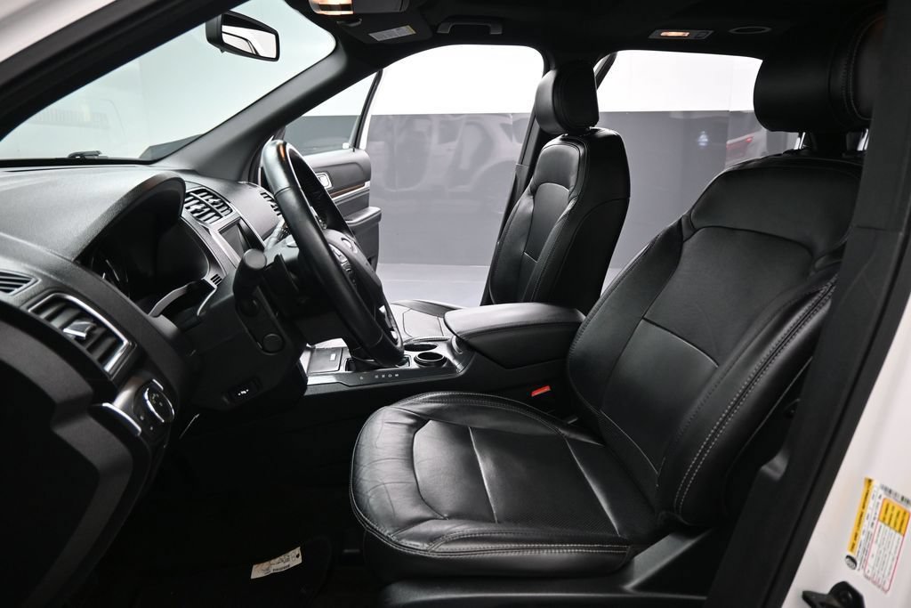 Certified 2017 Ford Explorer Limited FWD image 10