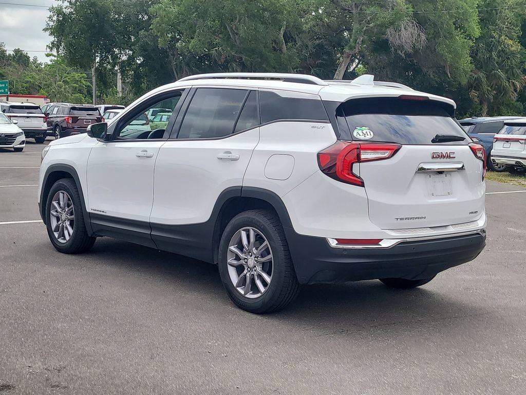 Used 2022 GMC Terrain SLT w/ Infotainment Package II AWD/4WD image 3