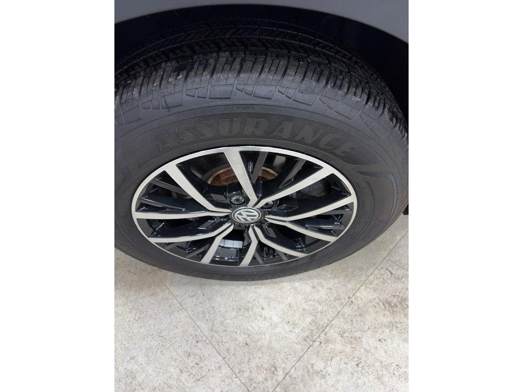 Used 2021 Volkswagen Tiguan SE AWD/4WD image 32
