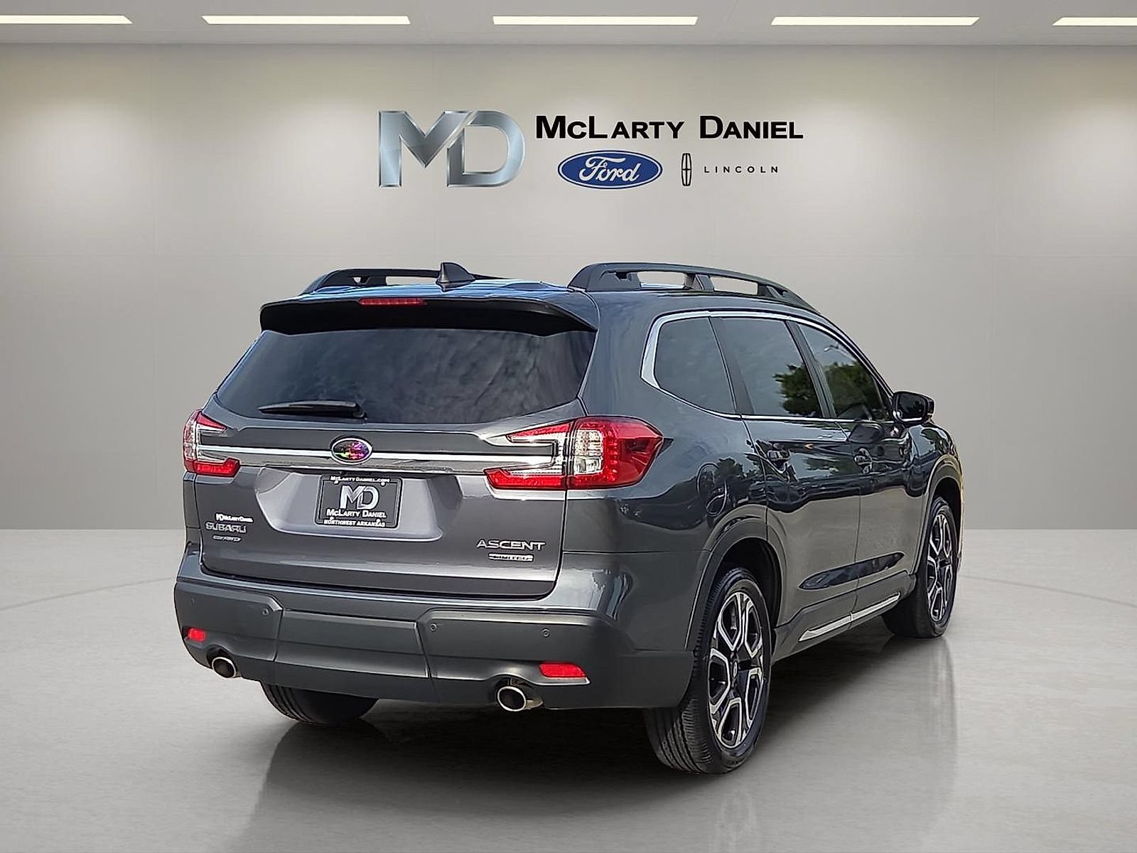 Used 2024 Subaru Ascent Limited w/ Technology Package AWD/4WD image 5