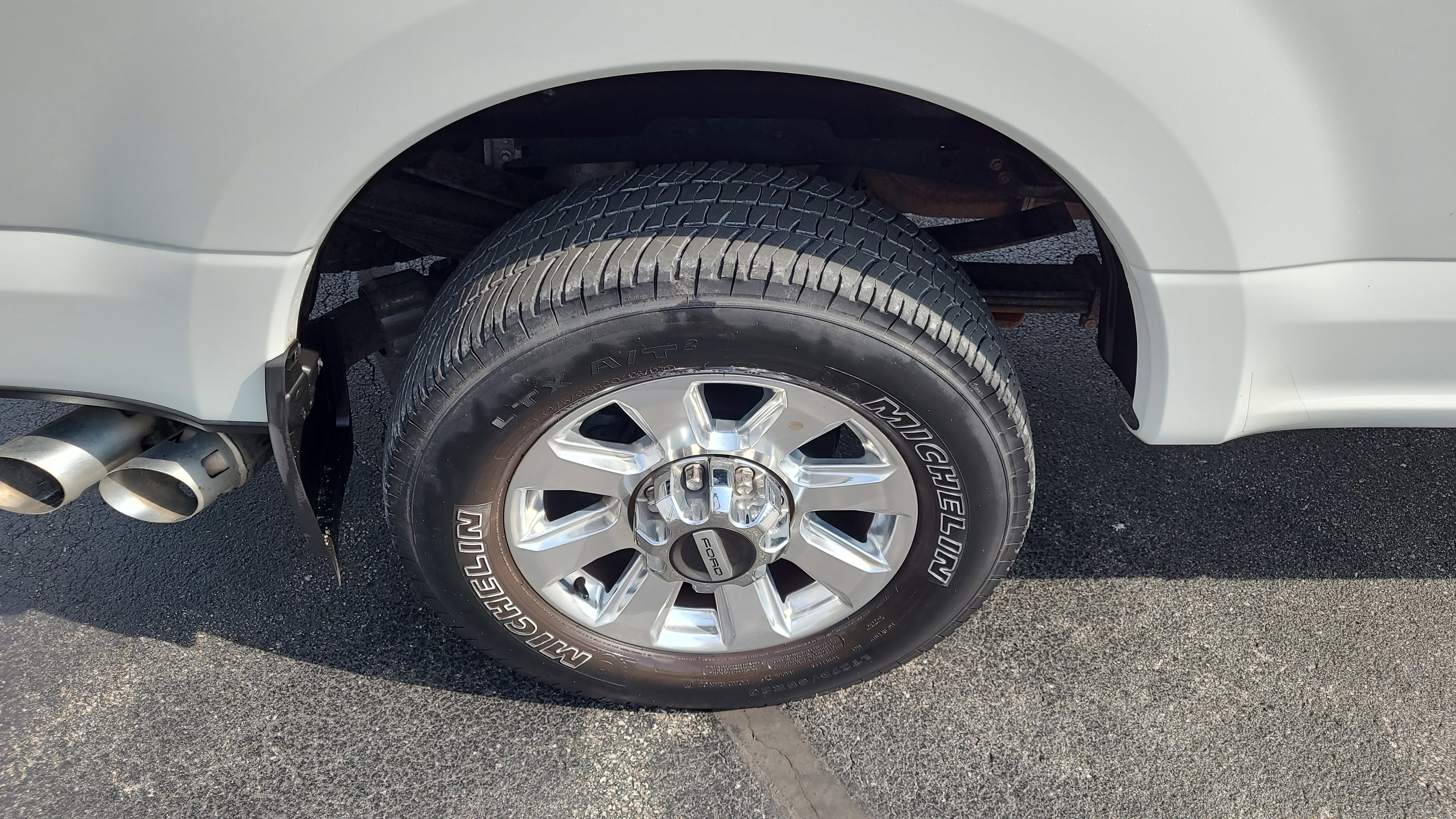 Certified 2020 Ford F350 Platinum w/ FX4 Off-Road Package AWD/4WD image 11
