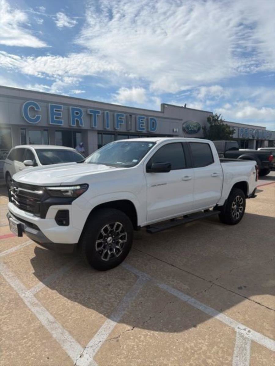 Used 2023 Chevrolet Colorado Z71 w/ Z71 Convenience Package 2 AWD/4WD image 2
