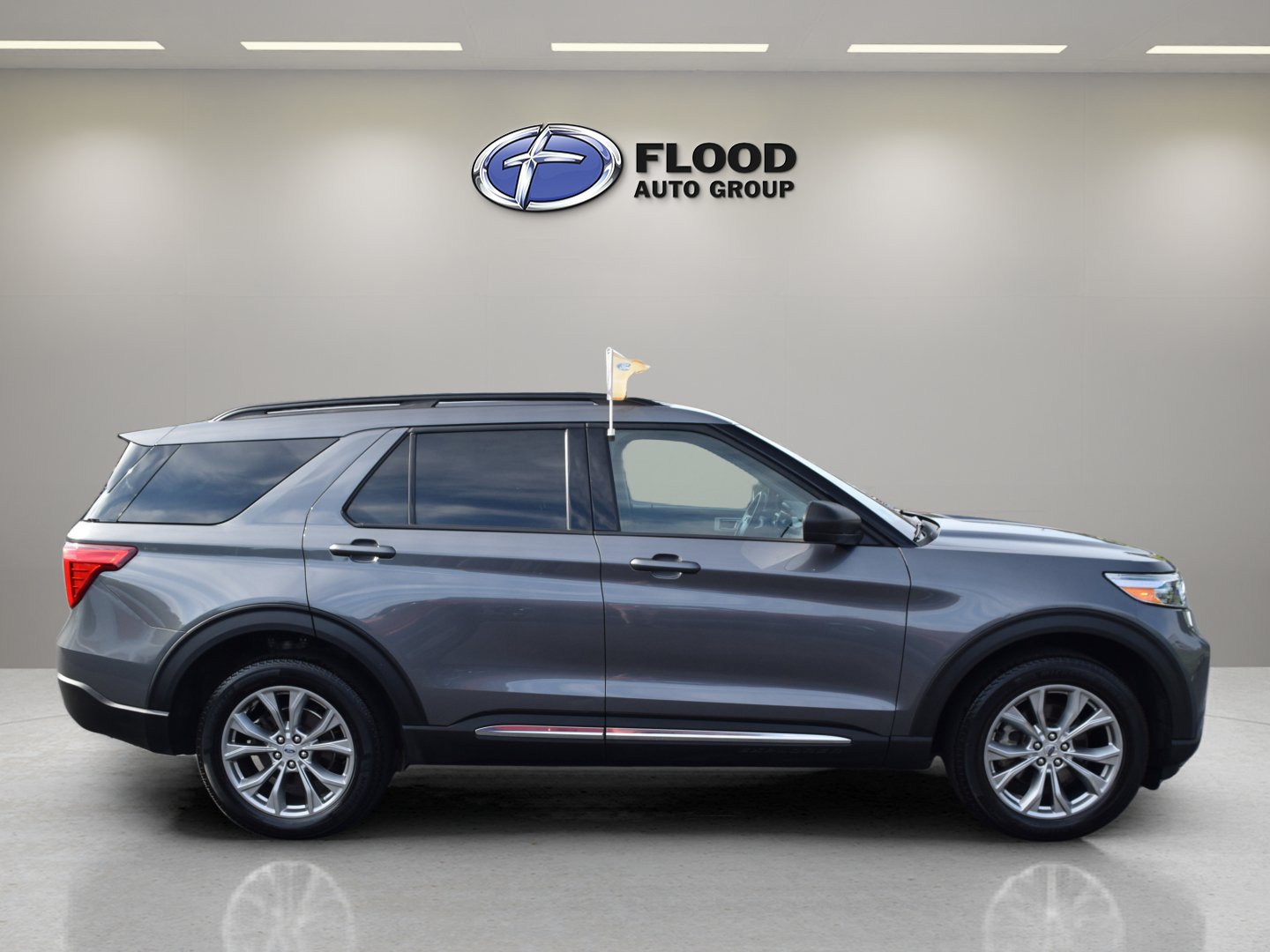 Certified 2023 Ford Explorer XLT w/ Equipment Group 202A AWD/4WD image 3