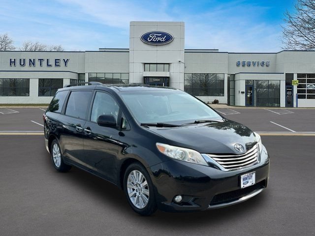 Used 2017 Toyota Sienna XLE Premium AWD/4WD image 3