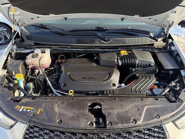 Used 2024 Chrysler Pacifica Touring-L FWD image 18