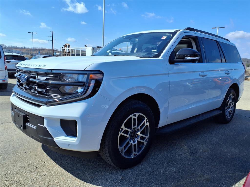 Certified 2025 Ford Expedition Active image 5