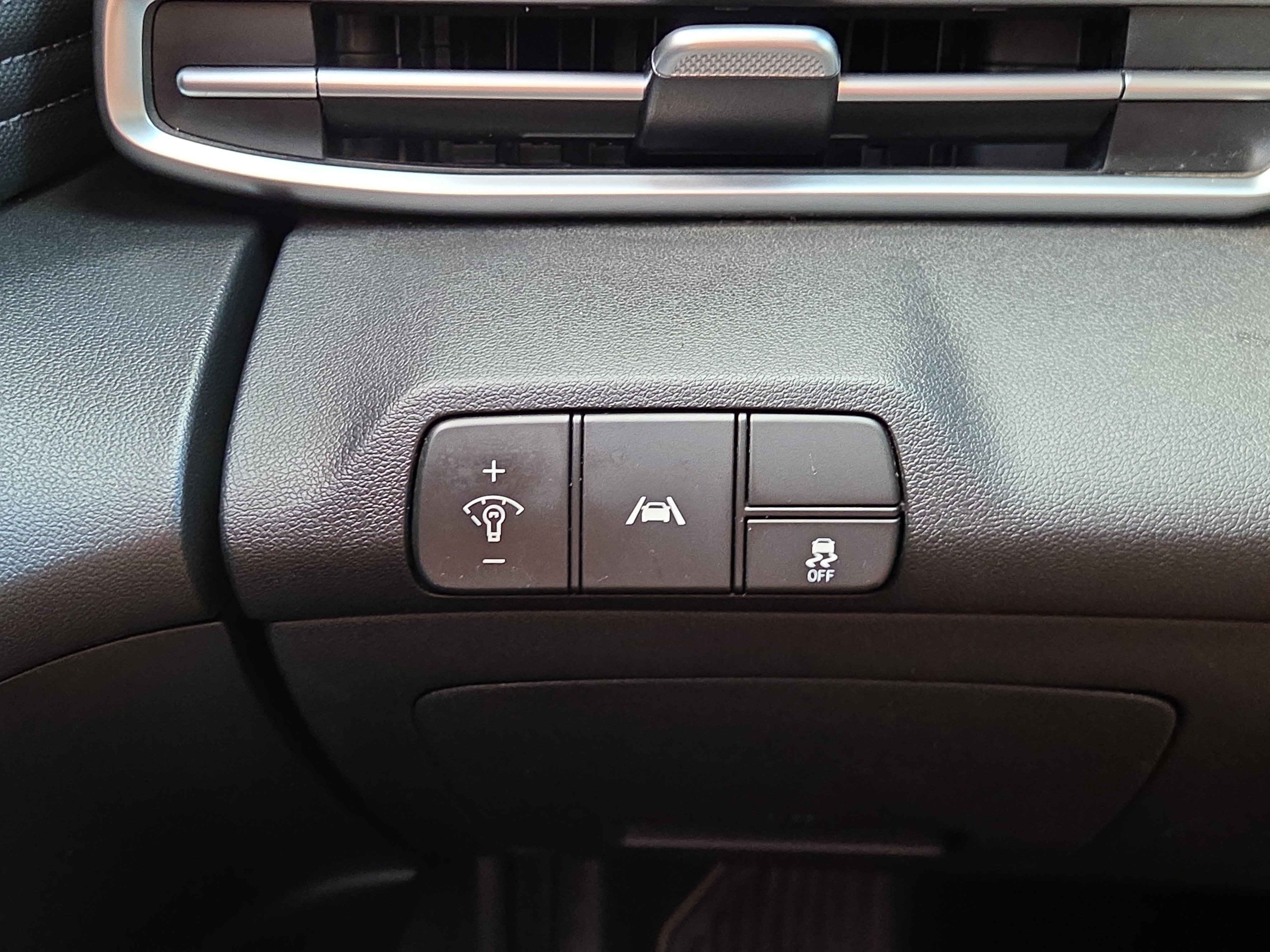 Used 2022 Hyundai Elantra SEL w/ Convenience + Premium Package FWD image 25